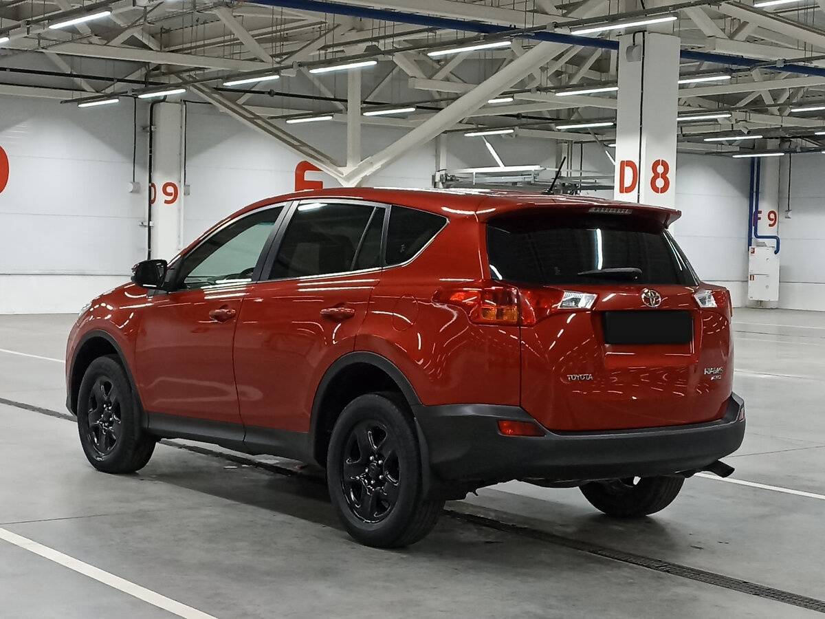 Toyota RAV4 с пробегом — 2014 год. Фото: #6