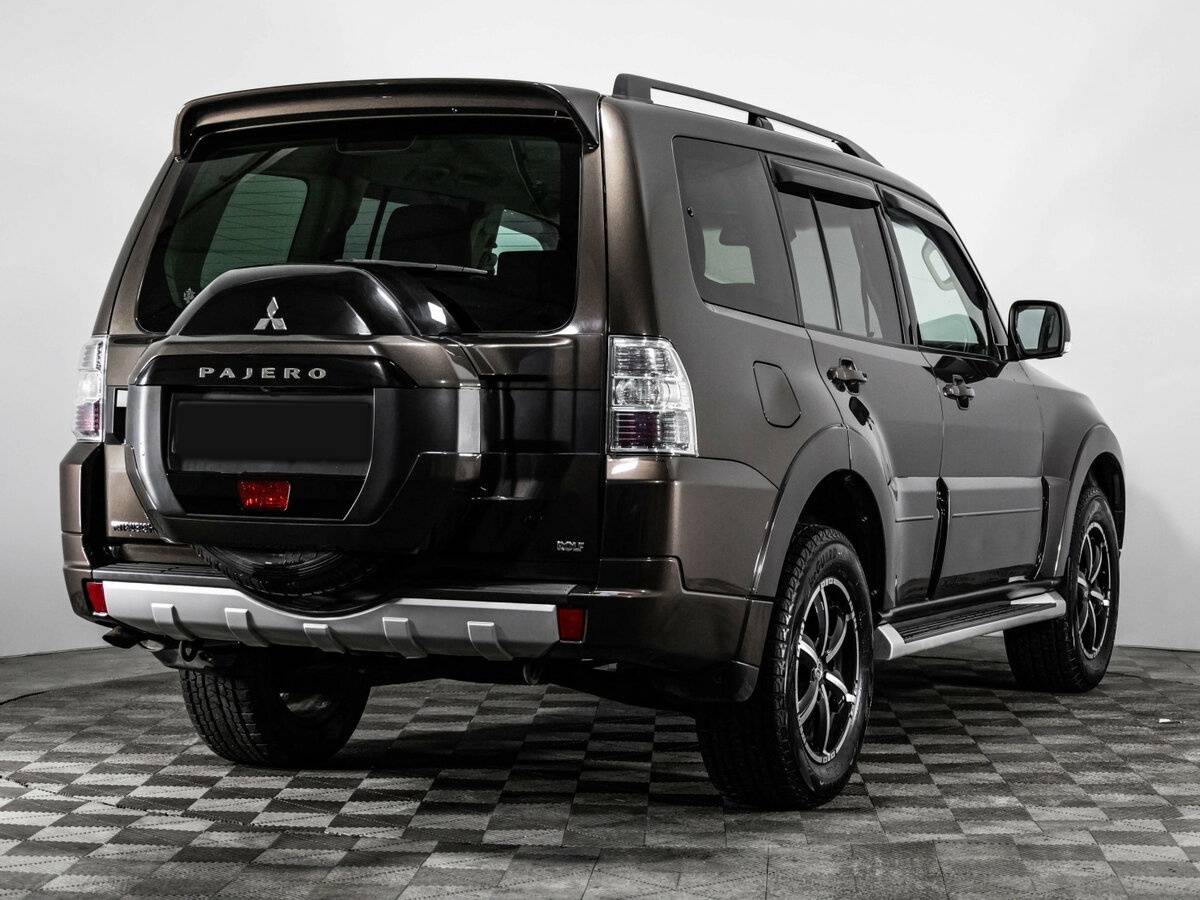 Mitsubishi Pajero с пробегом — 2017 год. Фото: #5