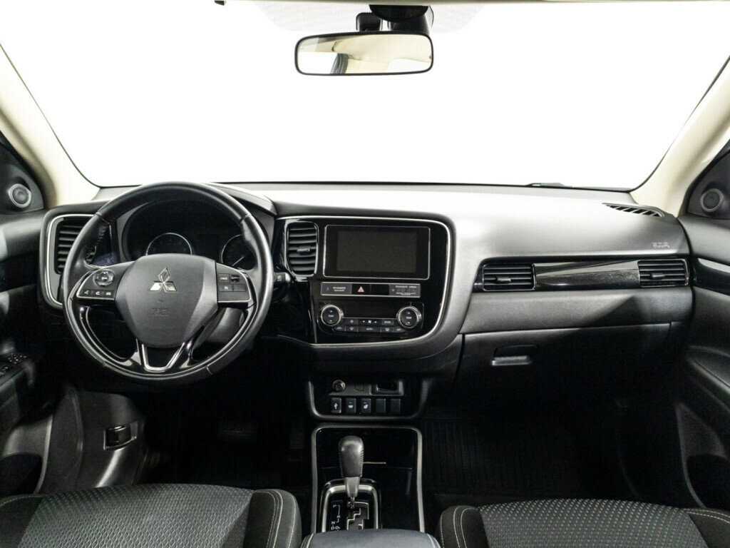 Mitsubishi Outlander с пробегом — 2018 год. Фото: #12
