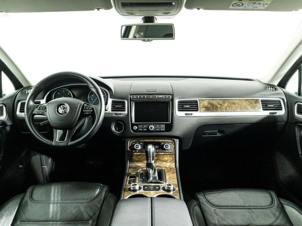Volkswagen Touareg с пробегом — 2015 год. Фото: #12