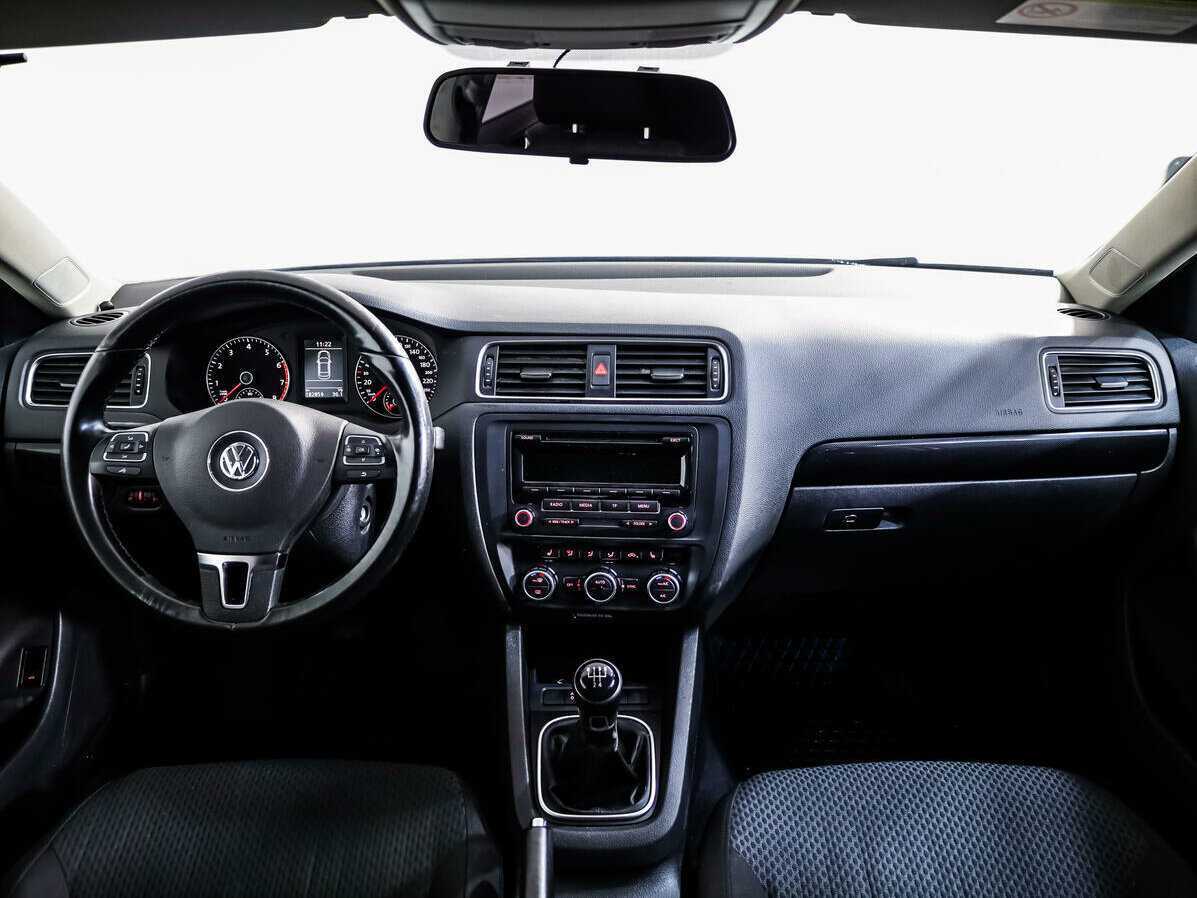 Volkswagen Jetta с пробегом — 2012 год. Фото: #8