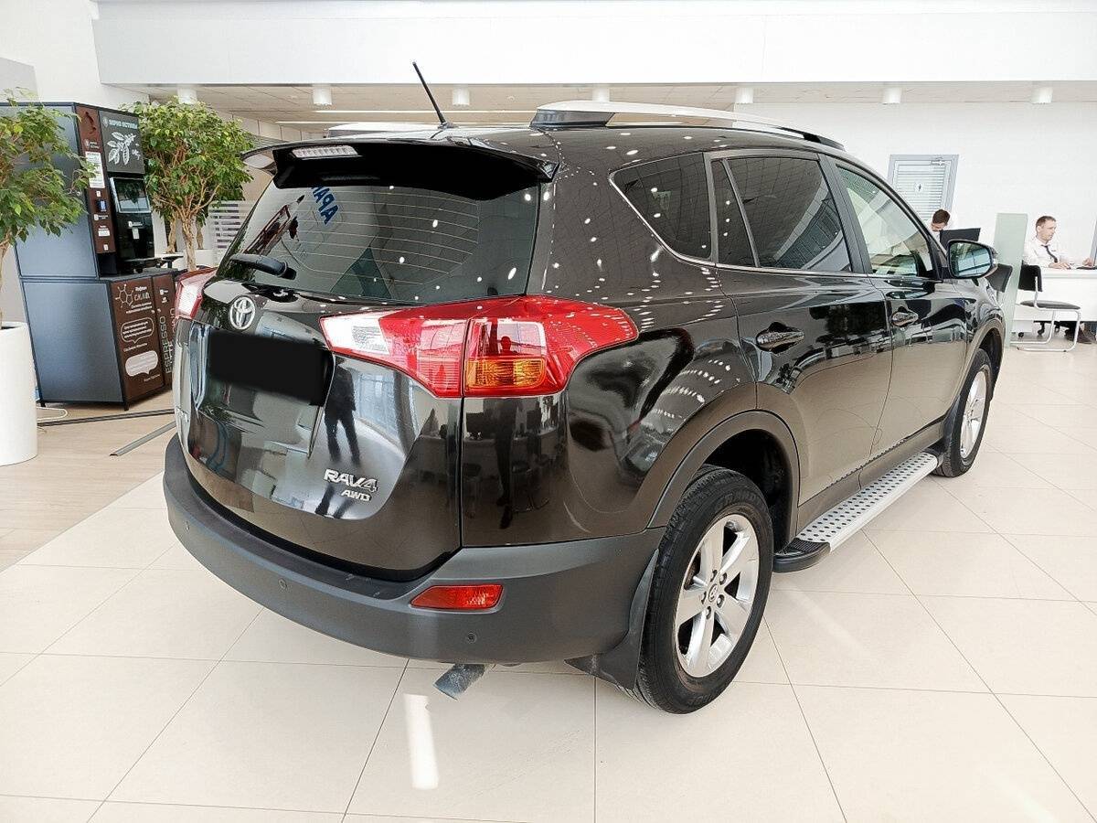Toyota RAV4 с пробегом — 2015 год. Фото: #4