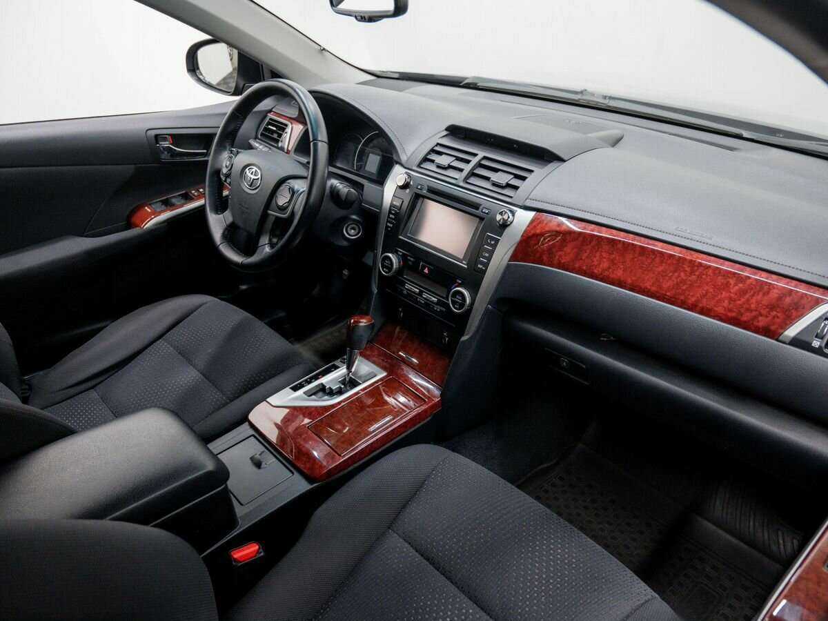 Toyota Camry с пробегом — 2014 год. Фото: #10