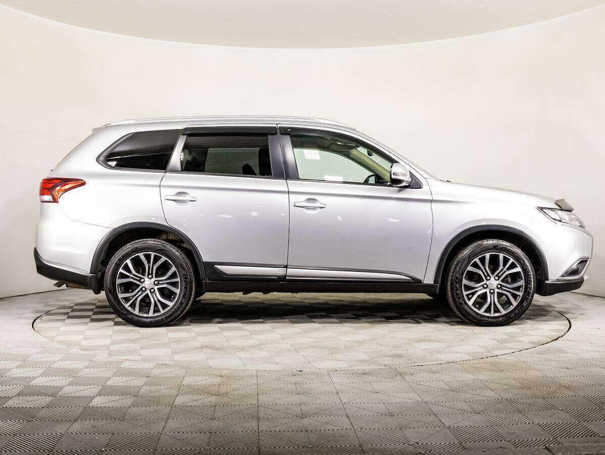 Mitsubishi Outlander с пробегом — 2018 год. Фото: #3