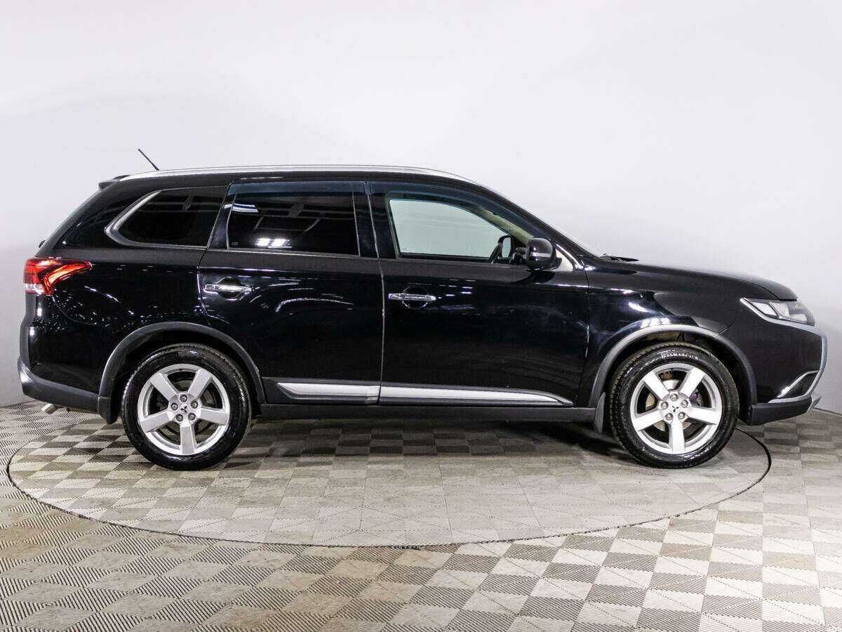Mitsubishi Outlander с пробегом — 2016 год. Фото: #3