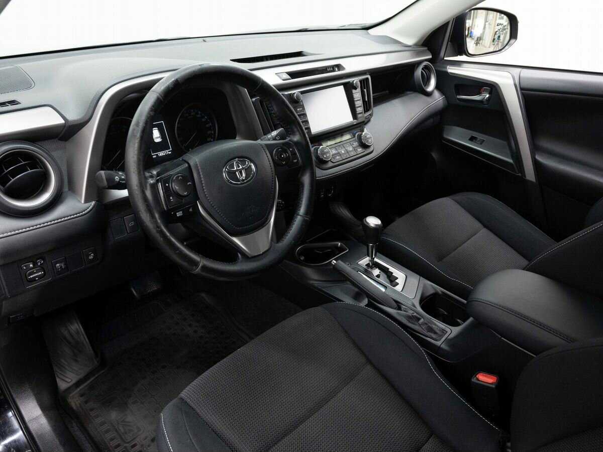Toyota RAV4 с пробегом — 2017 год. Фото: #7