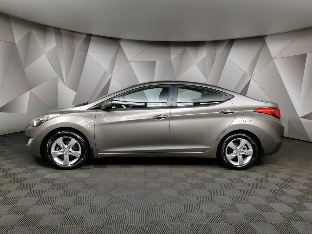 Hyundai Elantra с пробегом — 2012 год. Фото: #4