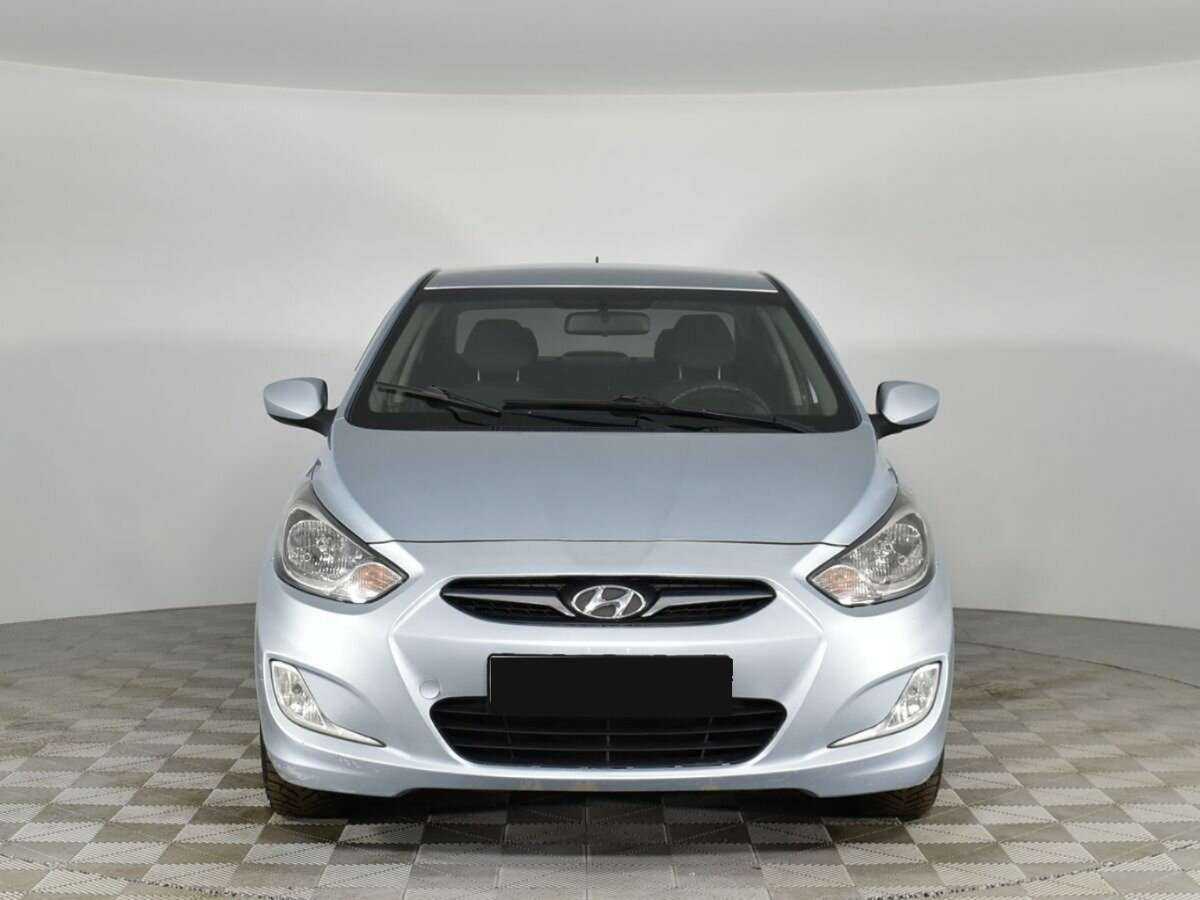 Hyundai Solaris с пробегом — 2012 год. Фото: #2