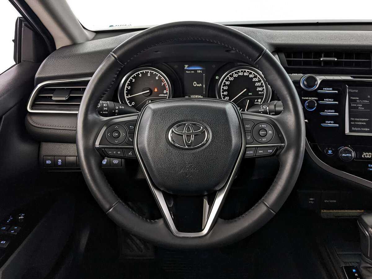 Toyota Camry с пробегом — 2018 год. Фото: #17