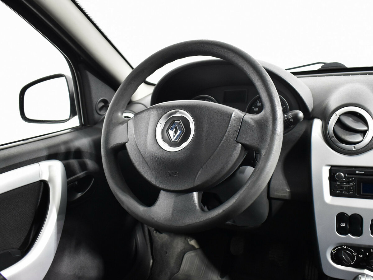Renault Sandero с пробегом — 2014 год. Фото: #15