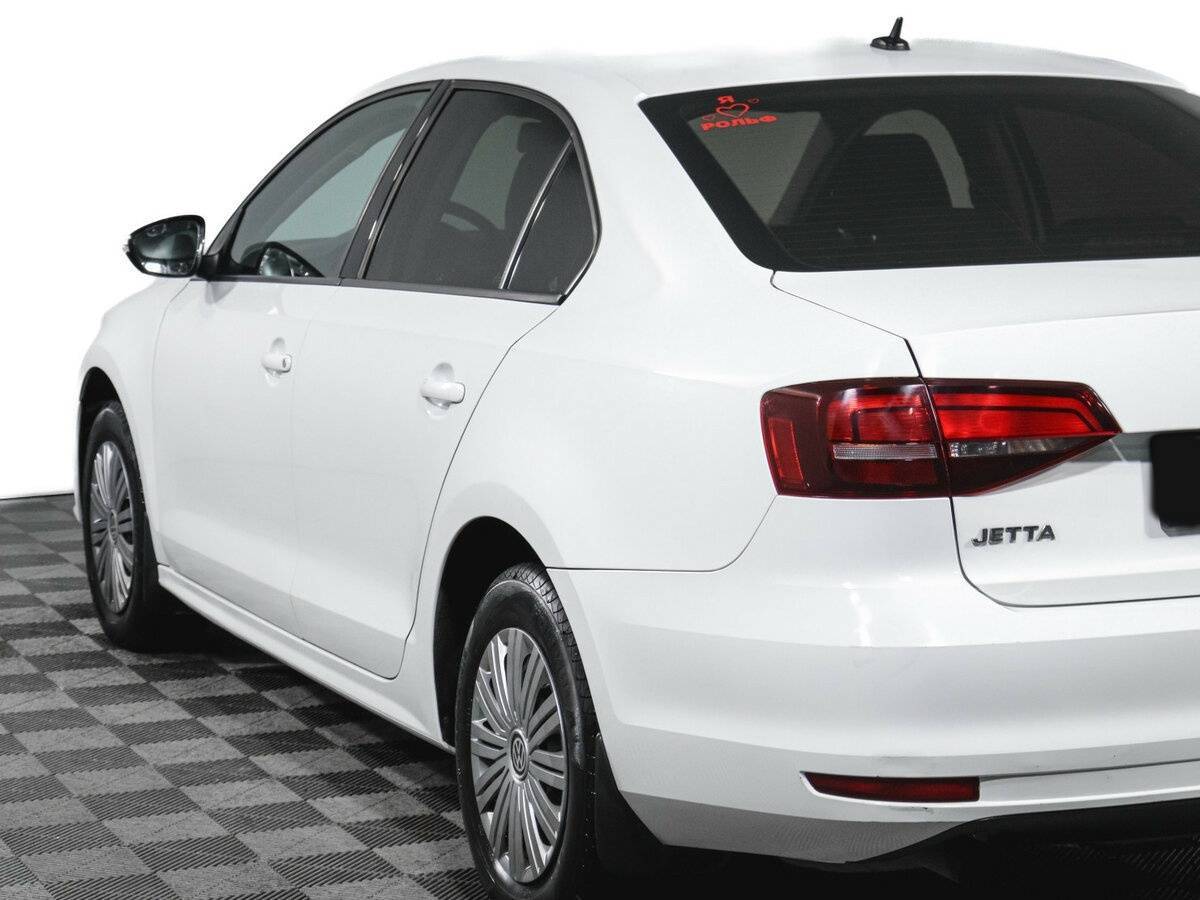 Volkswagen Jetta с пробегом — 2016 год. Фото: #18