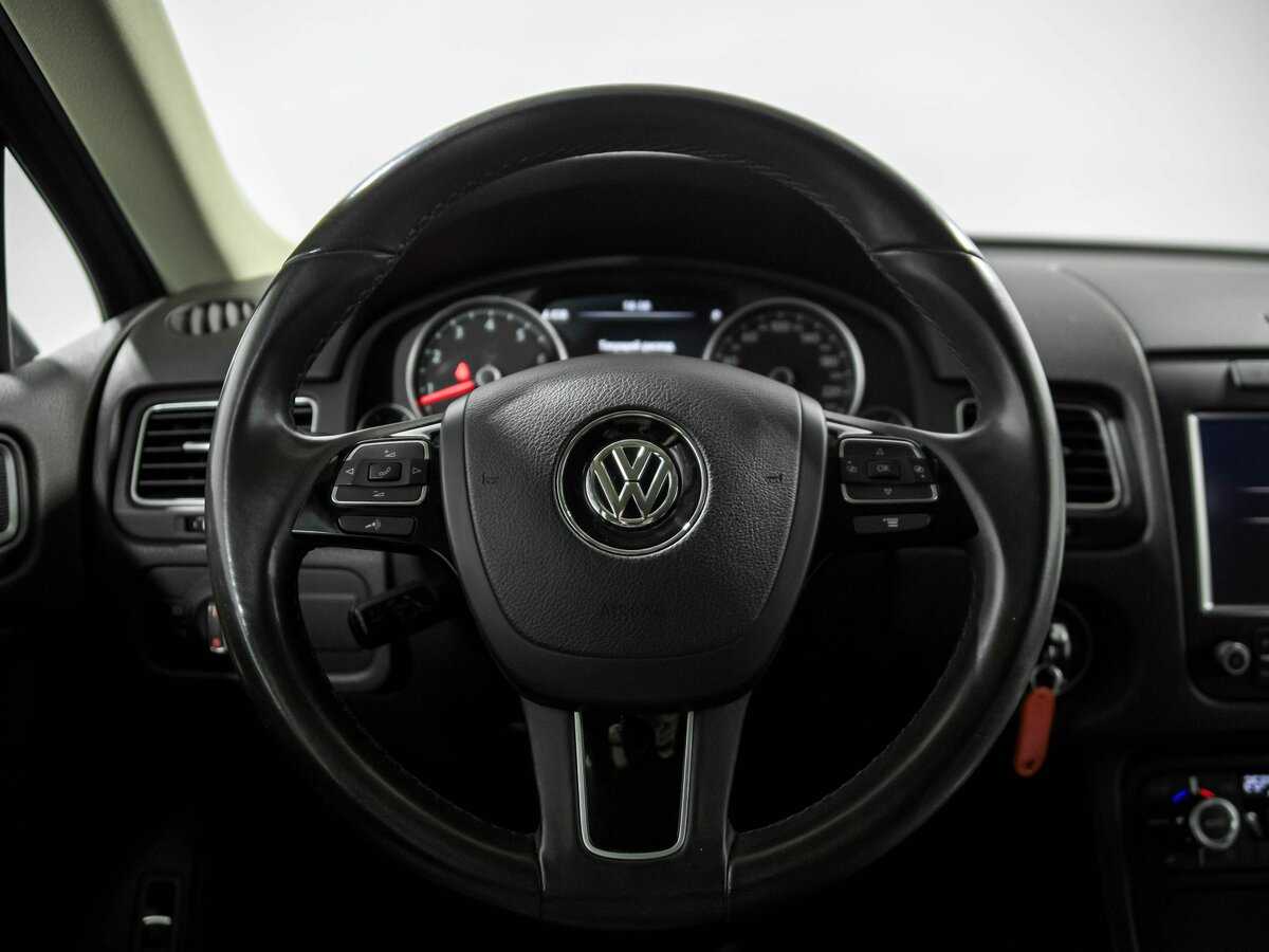 Volkswagen Touareg с пробегом — 2013 год. Фото: #8