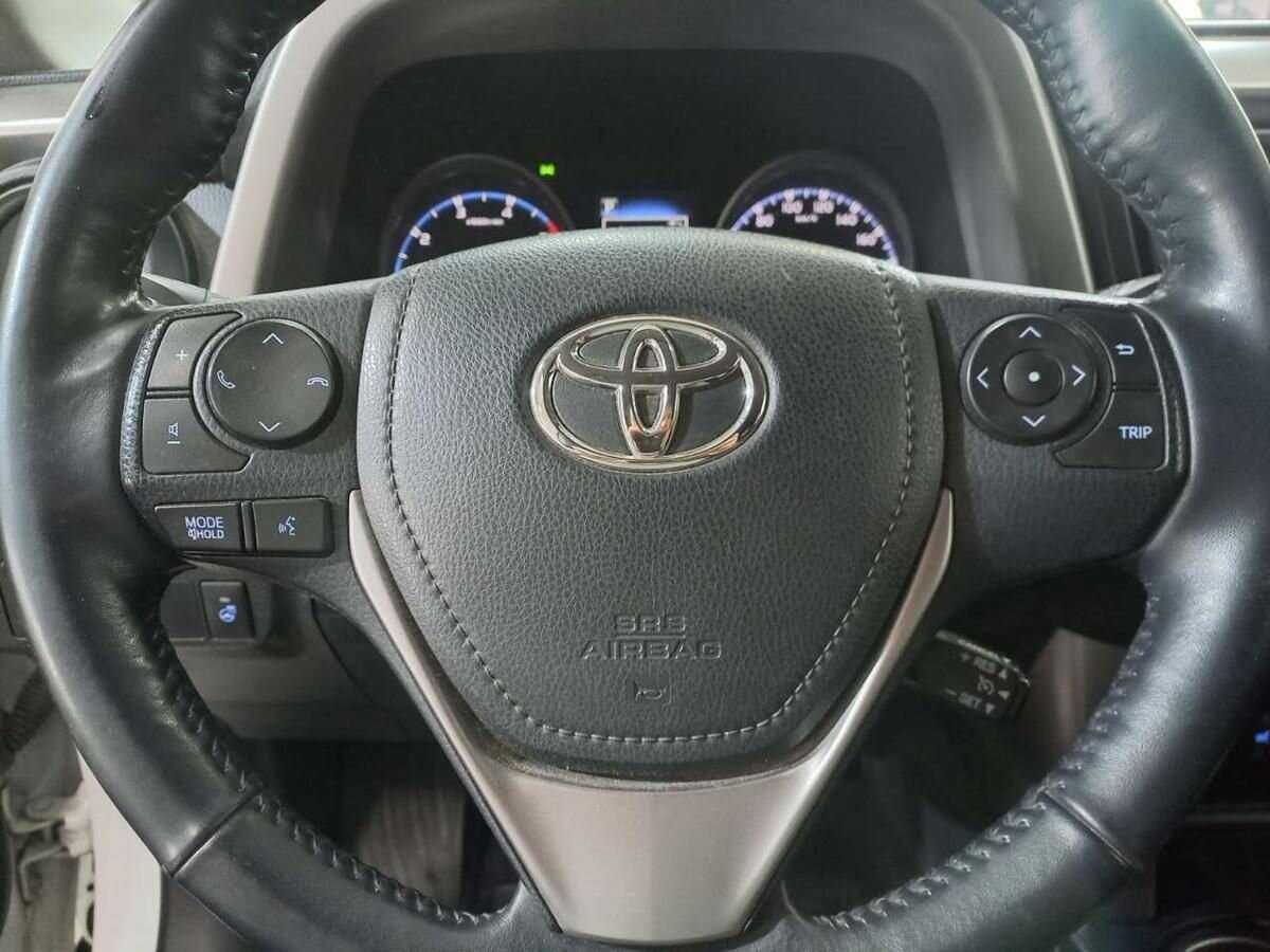 Toyota RAV4 с пробегом — 2018 год. Фото: #16