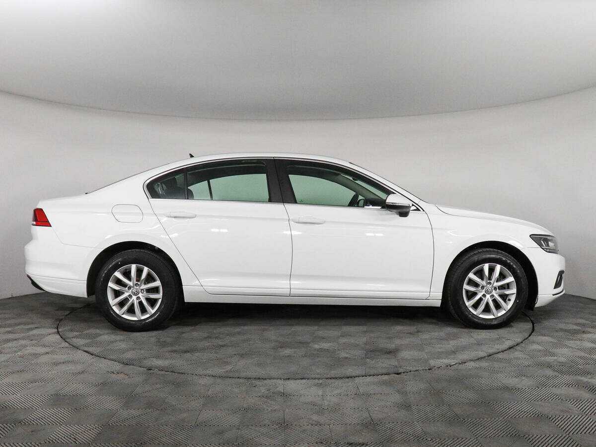 Volkswagen Passat с пробегом — 2020 год. Фото: #3