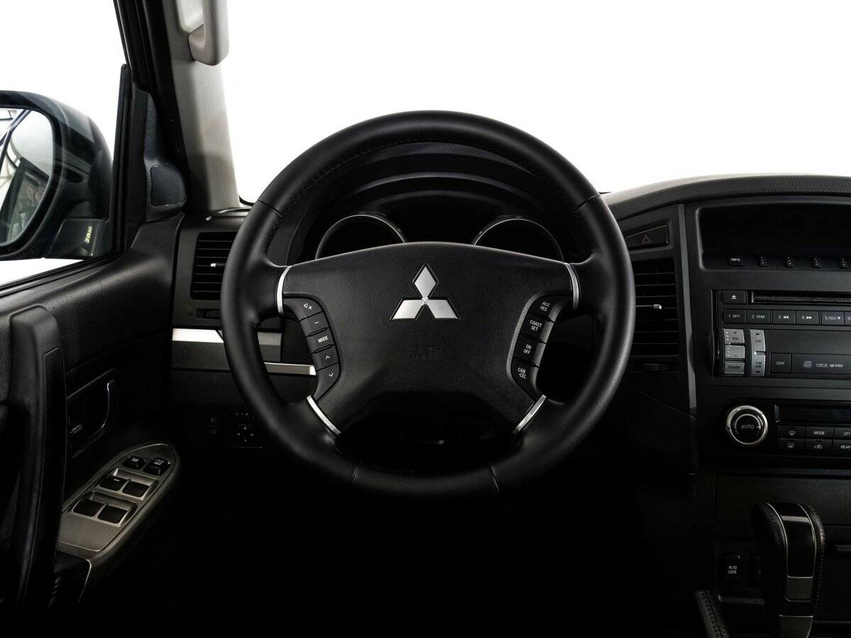 Mitsubishi Pajero с пробегом — 2012 год. Фото: #7
