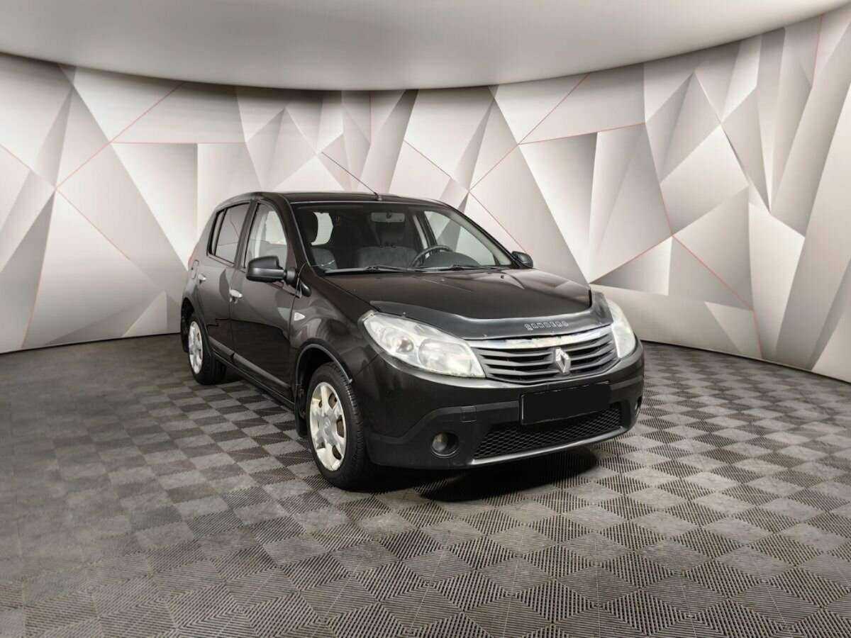 Renault Sandero с пробегом — 2013 год. Фото: #2