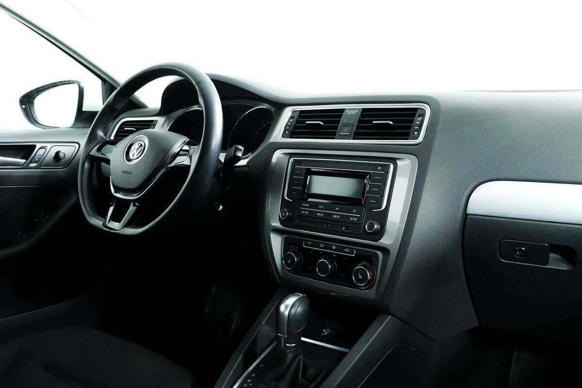 Volkswagen Jetta с пробегом — 2018 год. Фото: #8