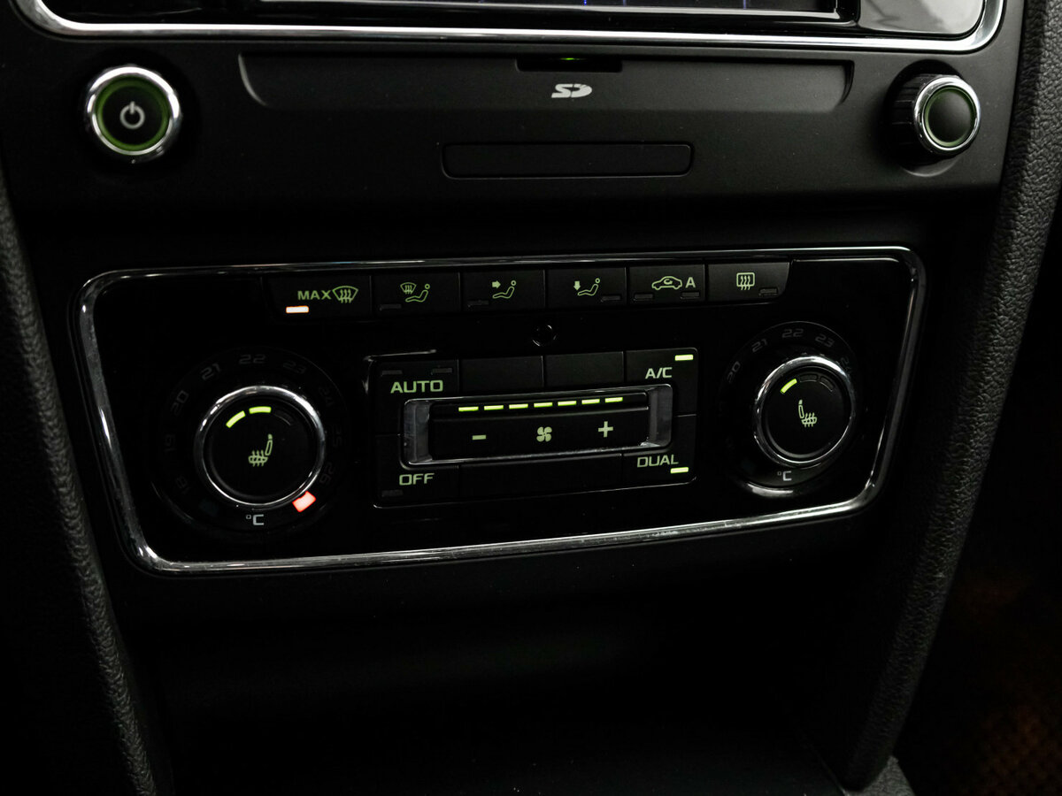 Skoda Superb с пробегом — 2014 год. Фото: #10