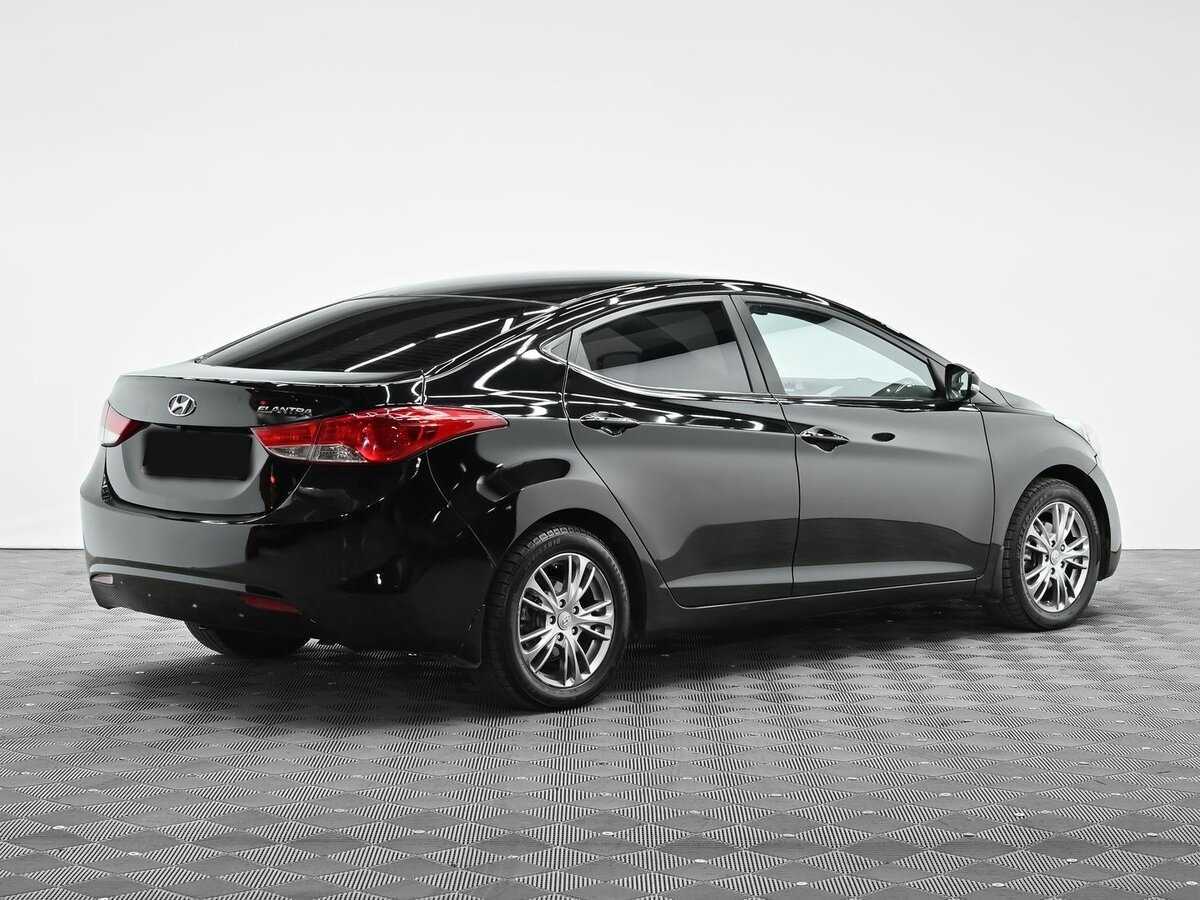 Hyundai Elantra с пробегом — 2012 год. Фото: #3