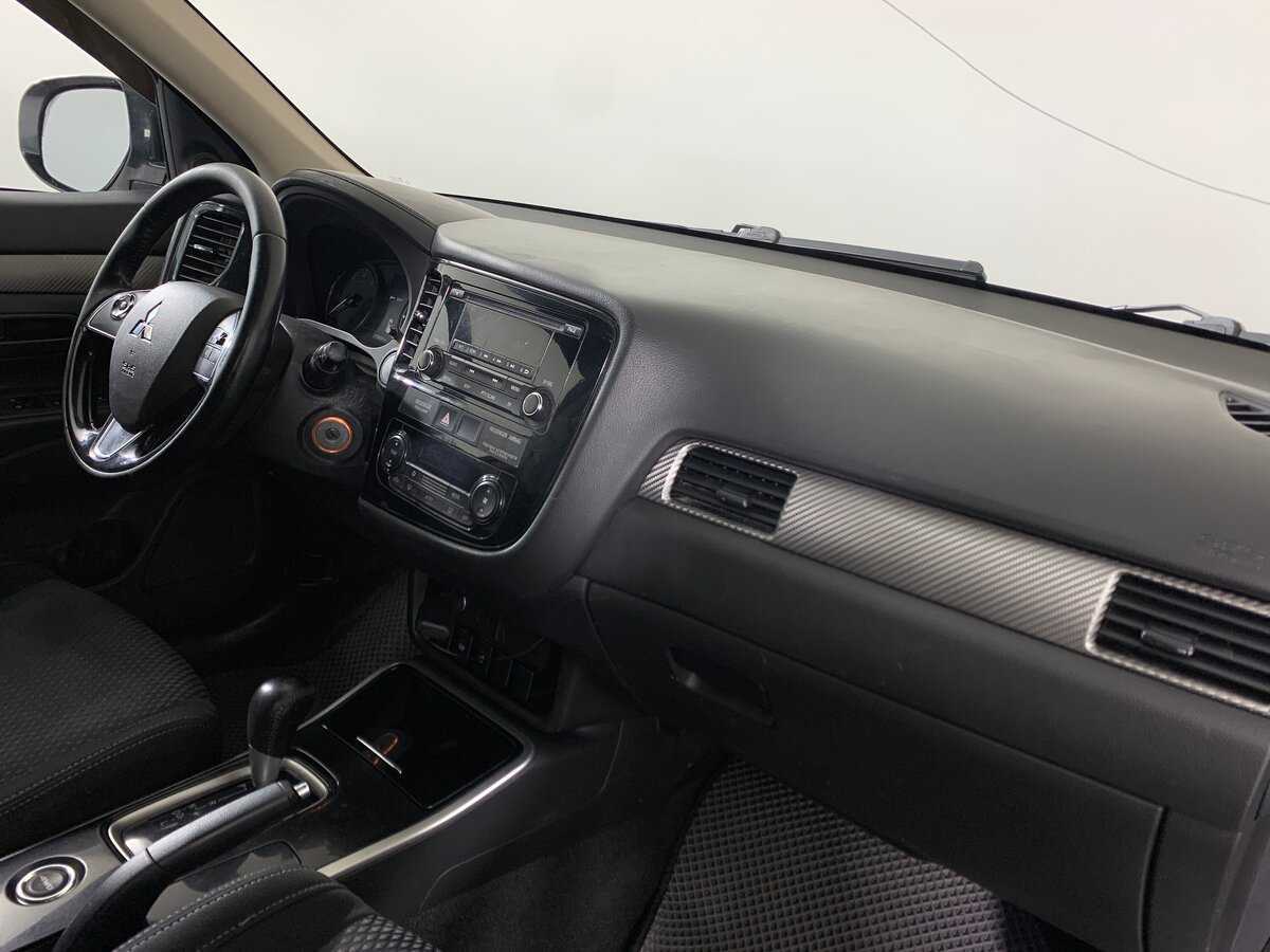 Mitsubishi Outlander с пробегом — 2017 год. Фото: #13