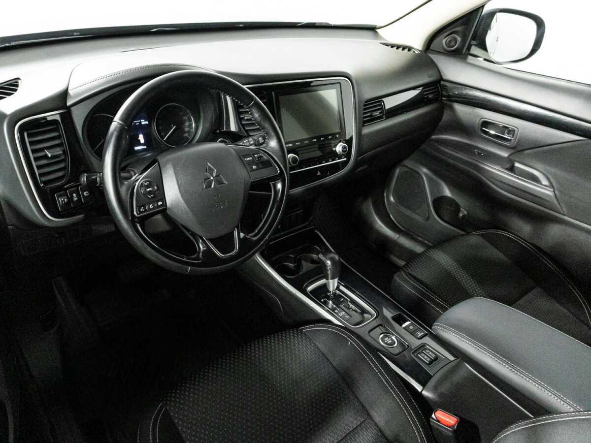 Mitsubishi Outlander с пробегом — 2021 год. Фото: #10