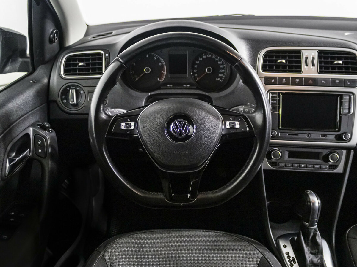 Volkswagen Polo с пробегом — 2018 год. Фото: #11