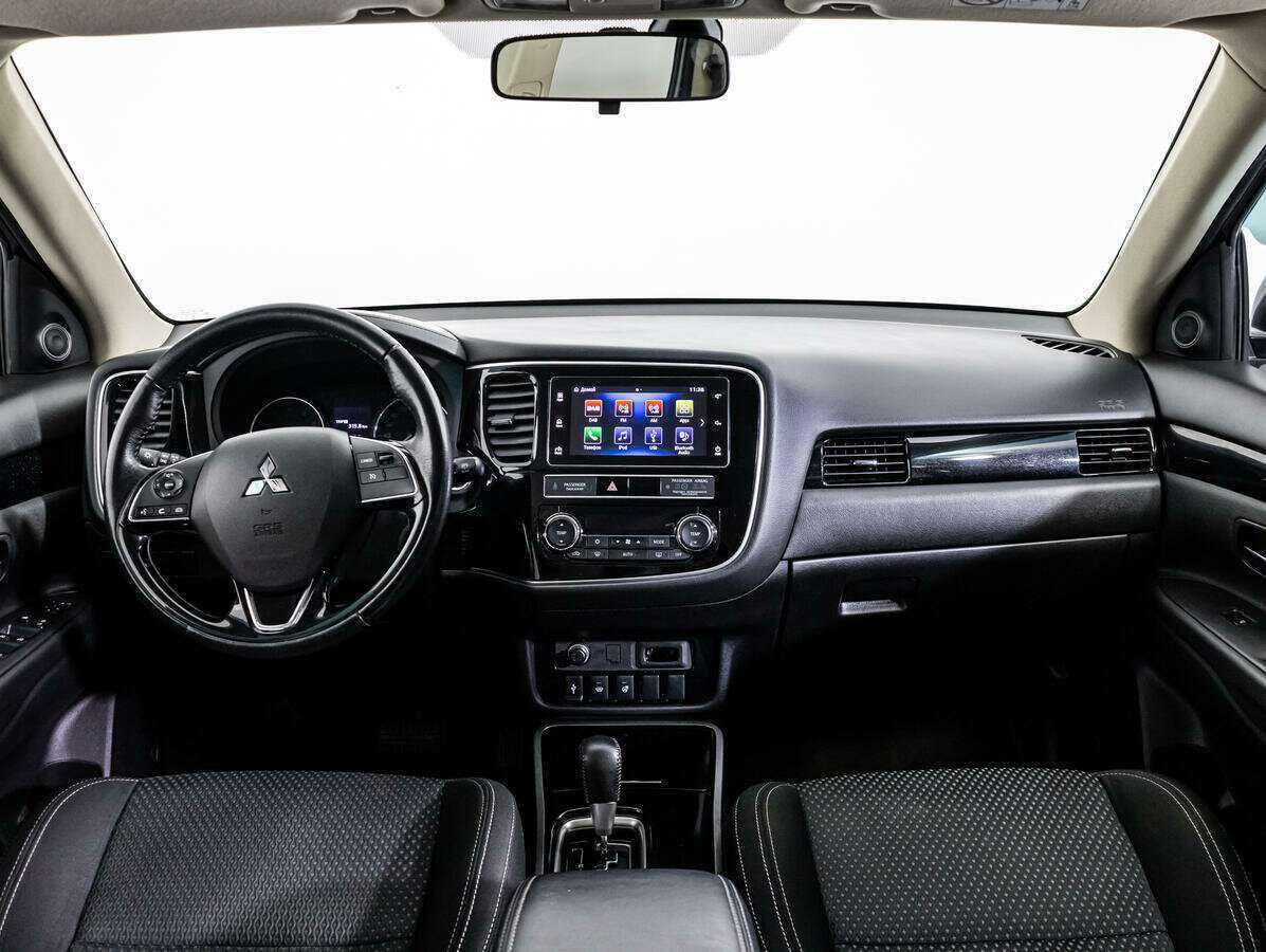 Mitsubishi Outlander с пробегом — 2018 год. Фото: #10