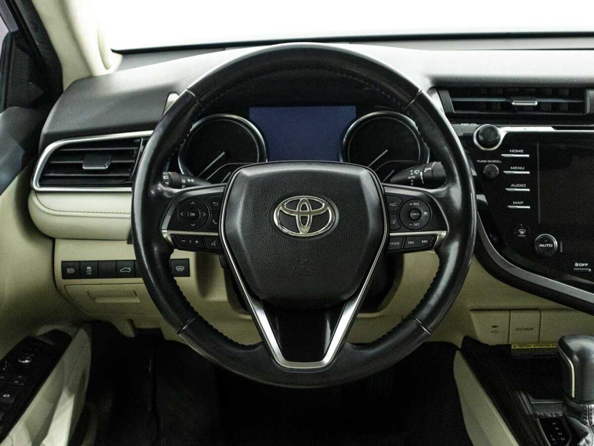 Toyota Camry с пробегом — 2018 год. Фото: #22