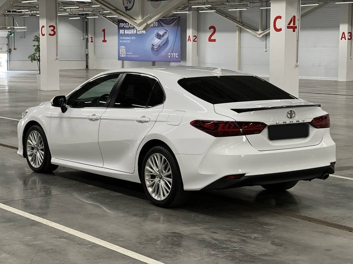 Toyota Camry с пробегом — 2018 год. Фото: #6