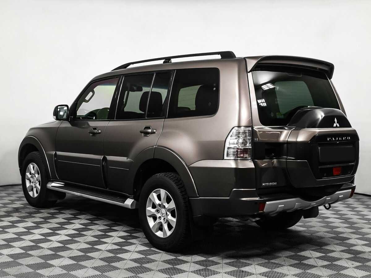 Mitsubishi Pajero с пробегом — 2015 год. Фото: #6