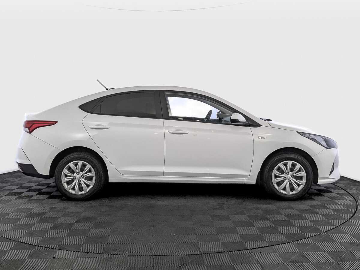 Hyundai Solaris с пробегом — 2022 год. Фото: #3