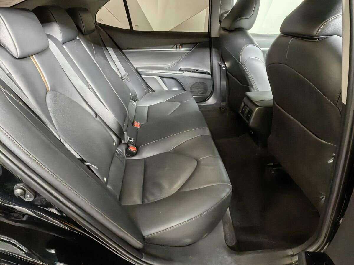 Toyota Camry с пробегом — 2019 год. Фото: #11