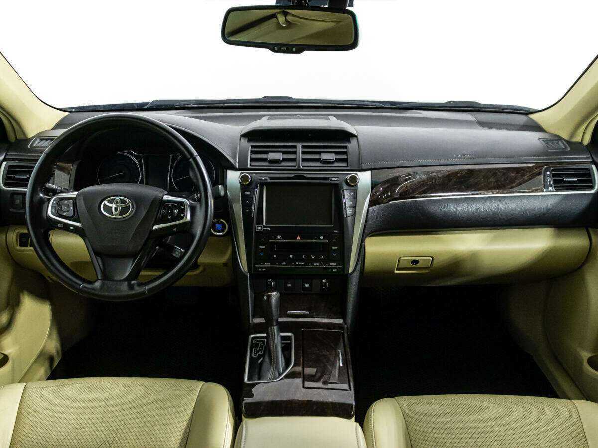 Toyota Camry с пробегом — 2017 год. Фото: #12