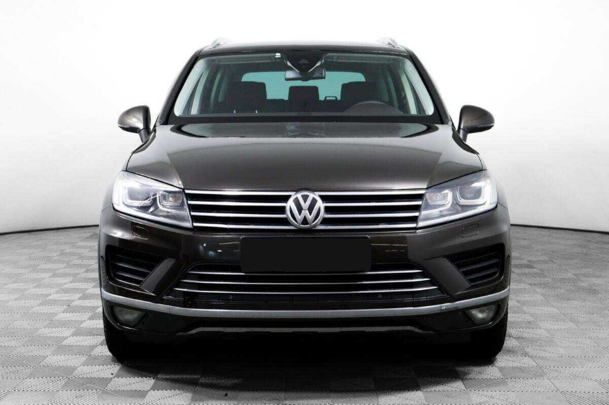 Volkswagen Touareg с пробегом — 2015 год. Фото: #1