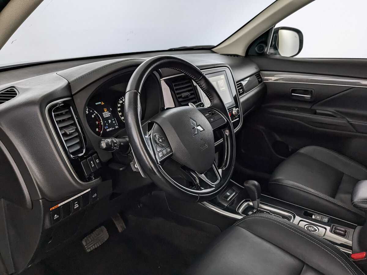 Mitsubishi Outlander с пробегом — 2021 год. Фото: #12