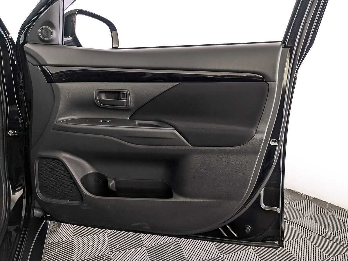Mitsubishi Outlander с пробегом — 2021 год. Фото: #24