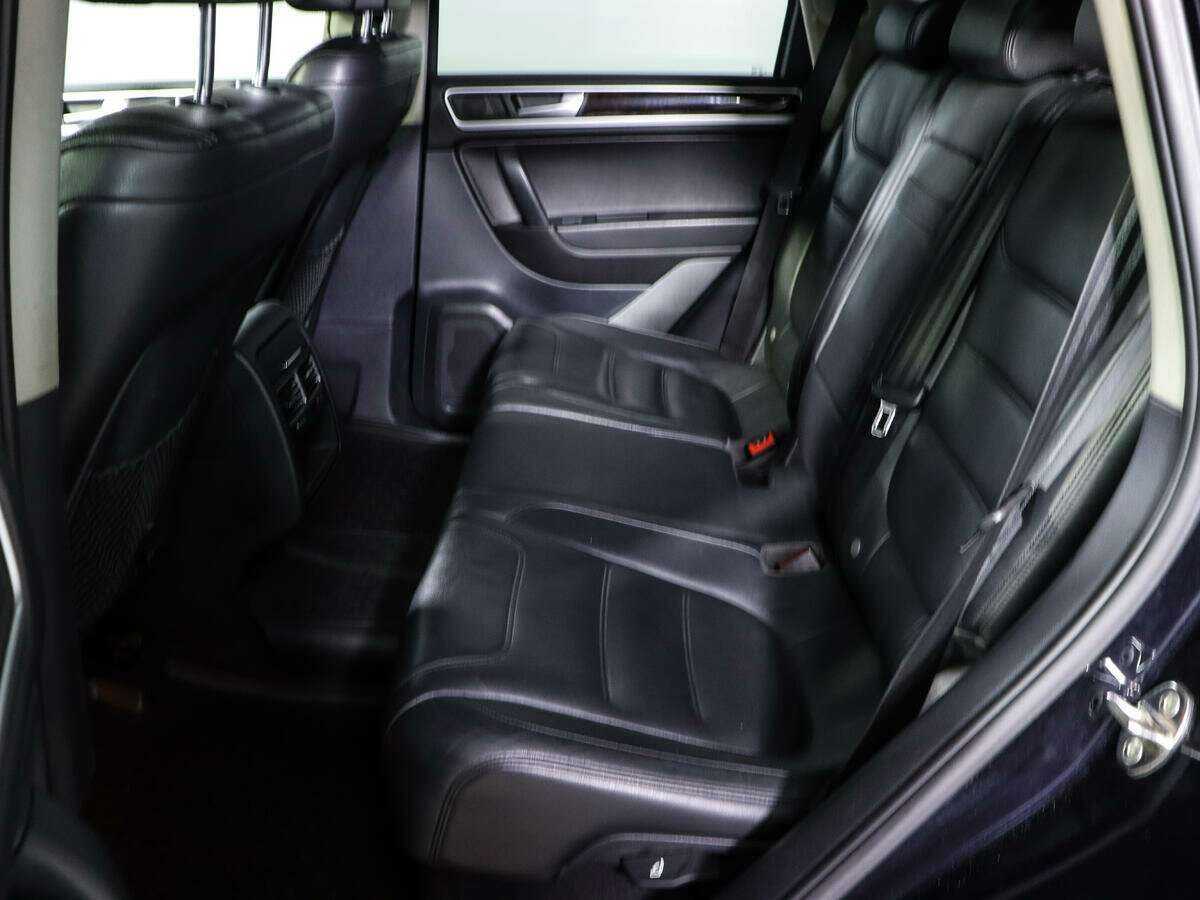 Volkswagen Touareg с пробегом — 2012 год. Фото: #9