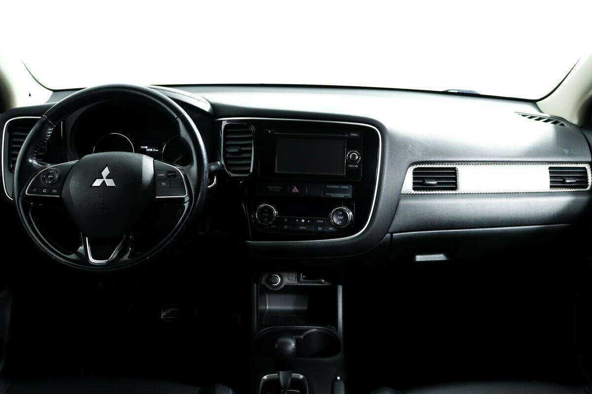 Mitsubishi Outlander с пробегом — 2015 год. Фото: #10