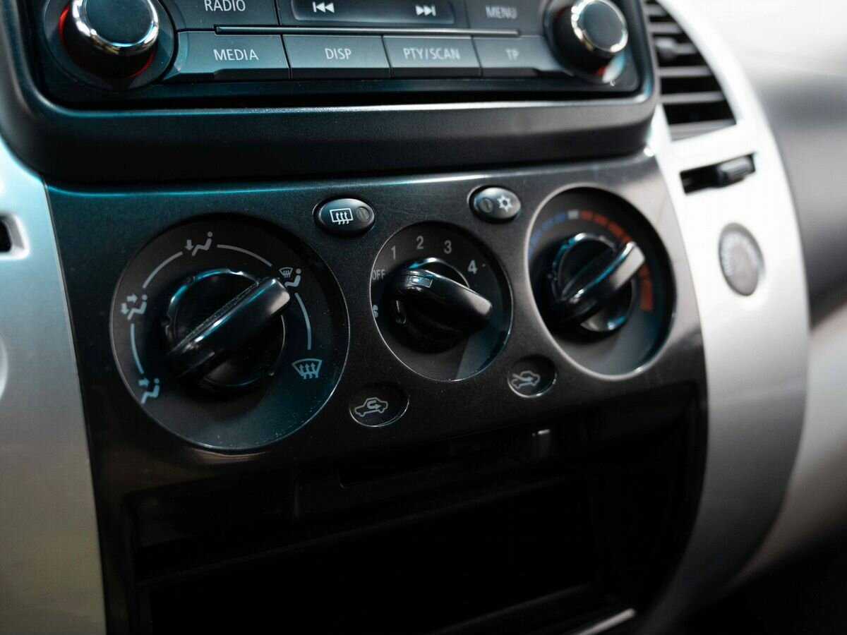 Mitsubishi Pajero Sport с пробегом — 2014 год. Фото: #18