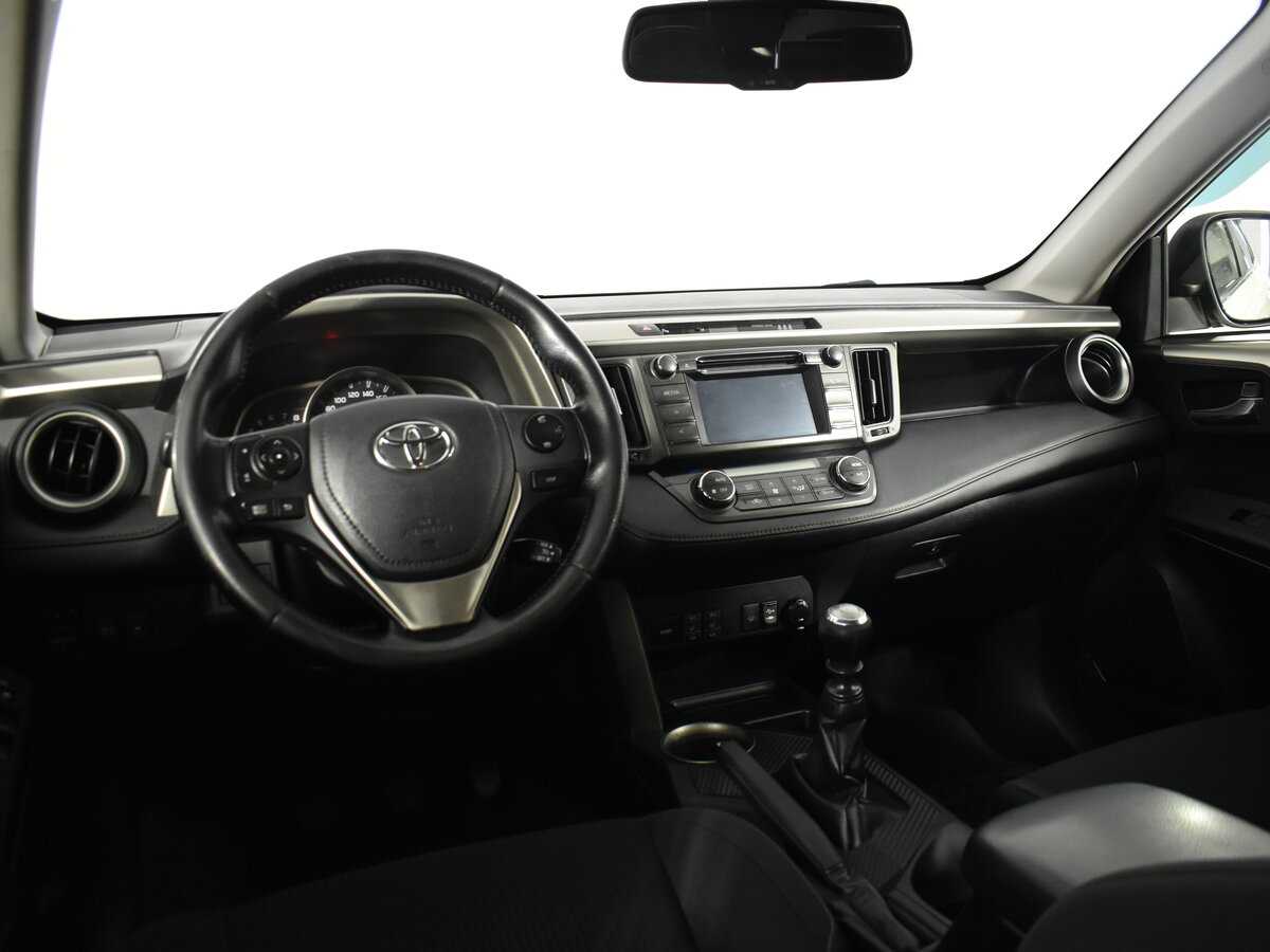 Toyota RAV4 с пробегом — 2015 год. Фото: #10