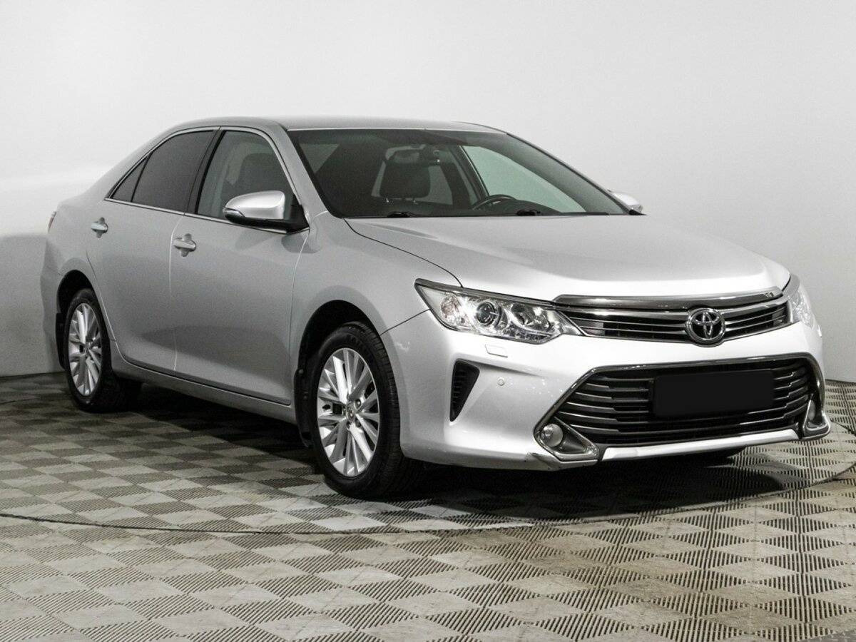 Toyota Camry с пробегом — 2015 год. Фото: #2