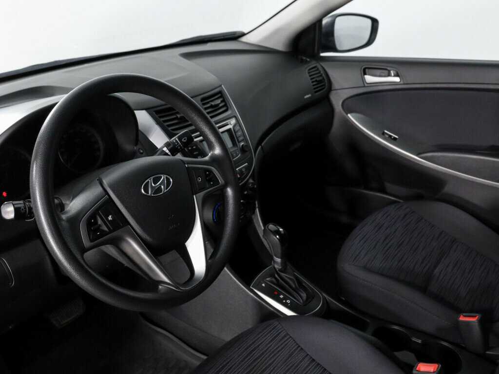 Hyundai Solaris с пробегом — 2015 год. Фото: #8