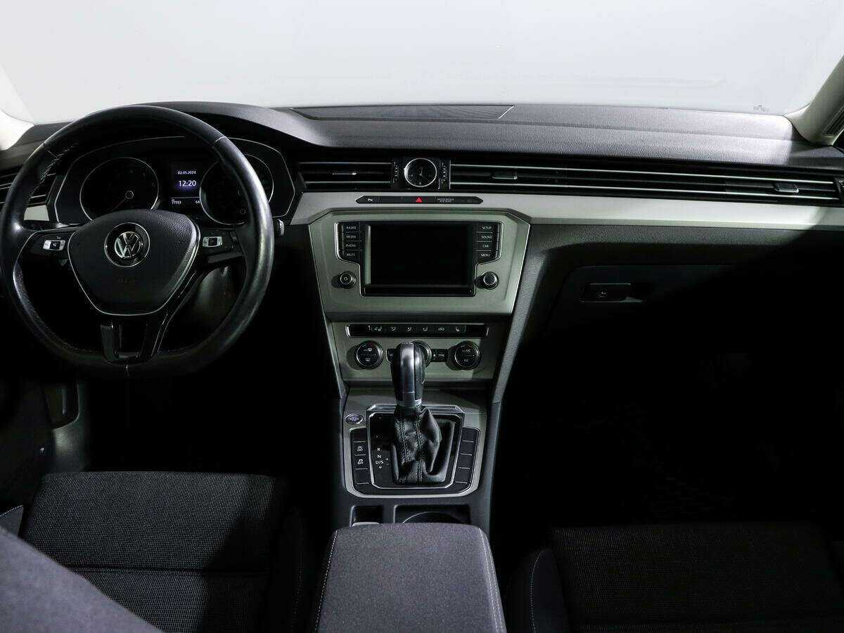 Volkswagen Passat с пробегом — 2015 год. Фото: #11