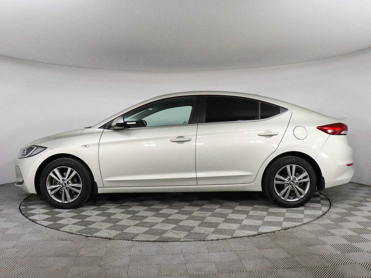 Hyundai Elantra с пробегом — 2017 год. Фото: #7