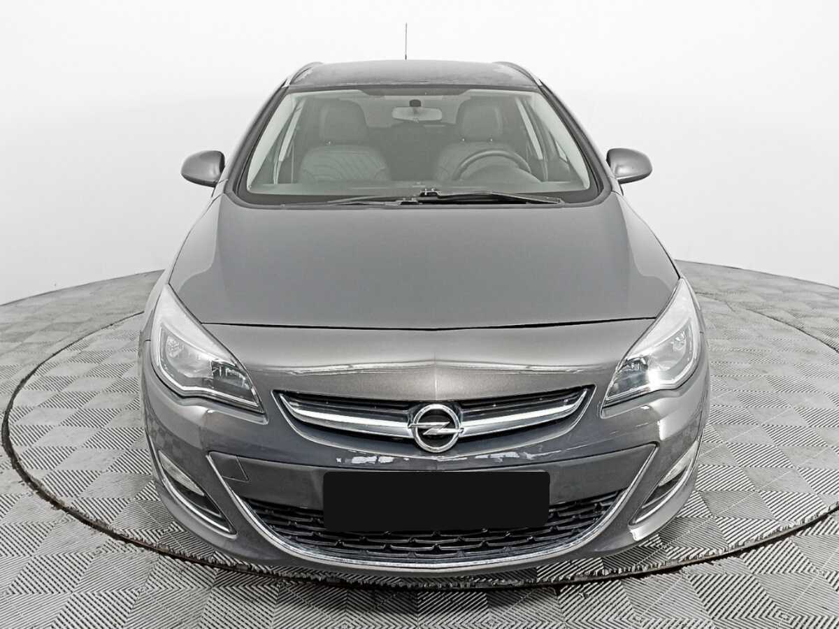 Opel Astra с пробегом — 2013 год. Фото: #1