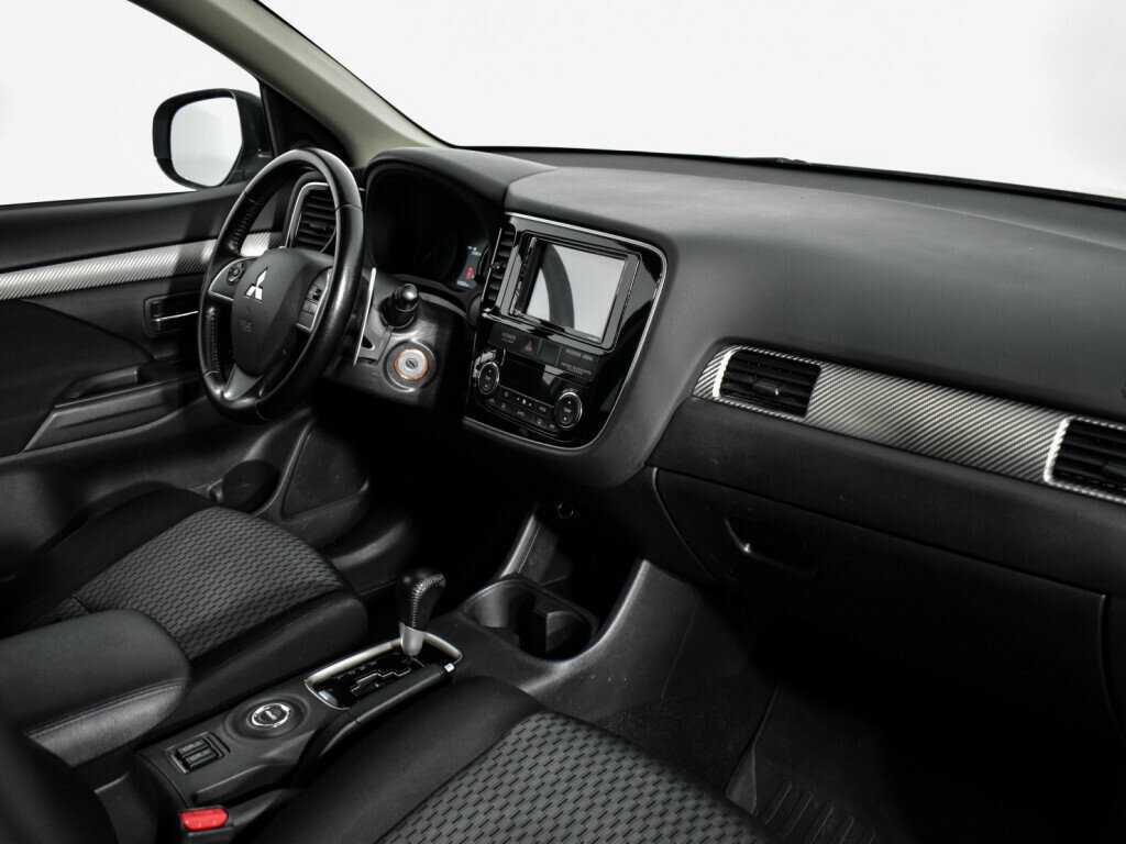 Mitsubishi Outlander с пробегом — 2014 год. Фото: #12