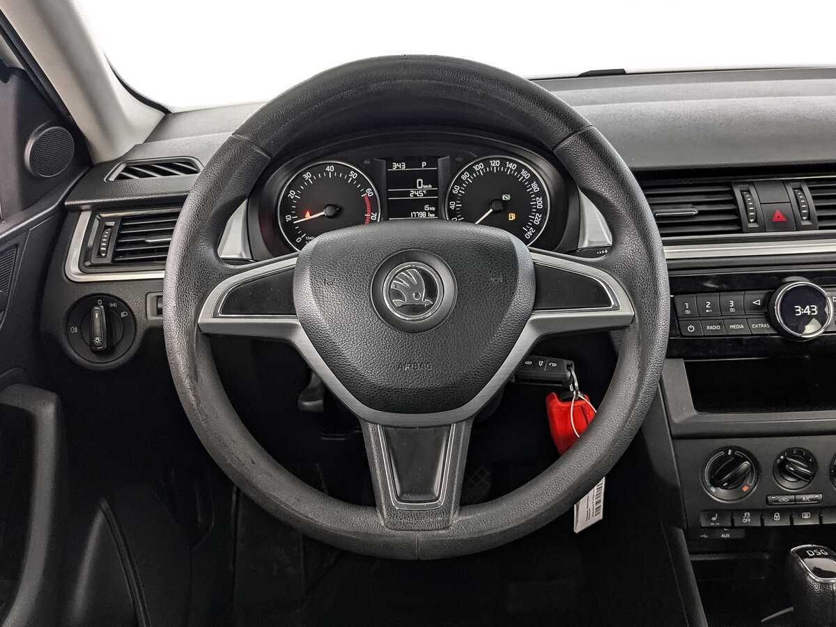 Skoda Rapid с пробегом — 2015 год. Фото: #17