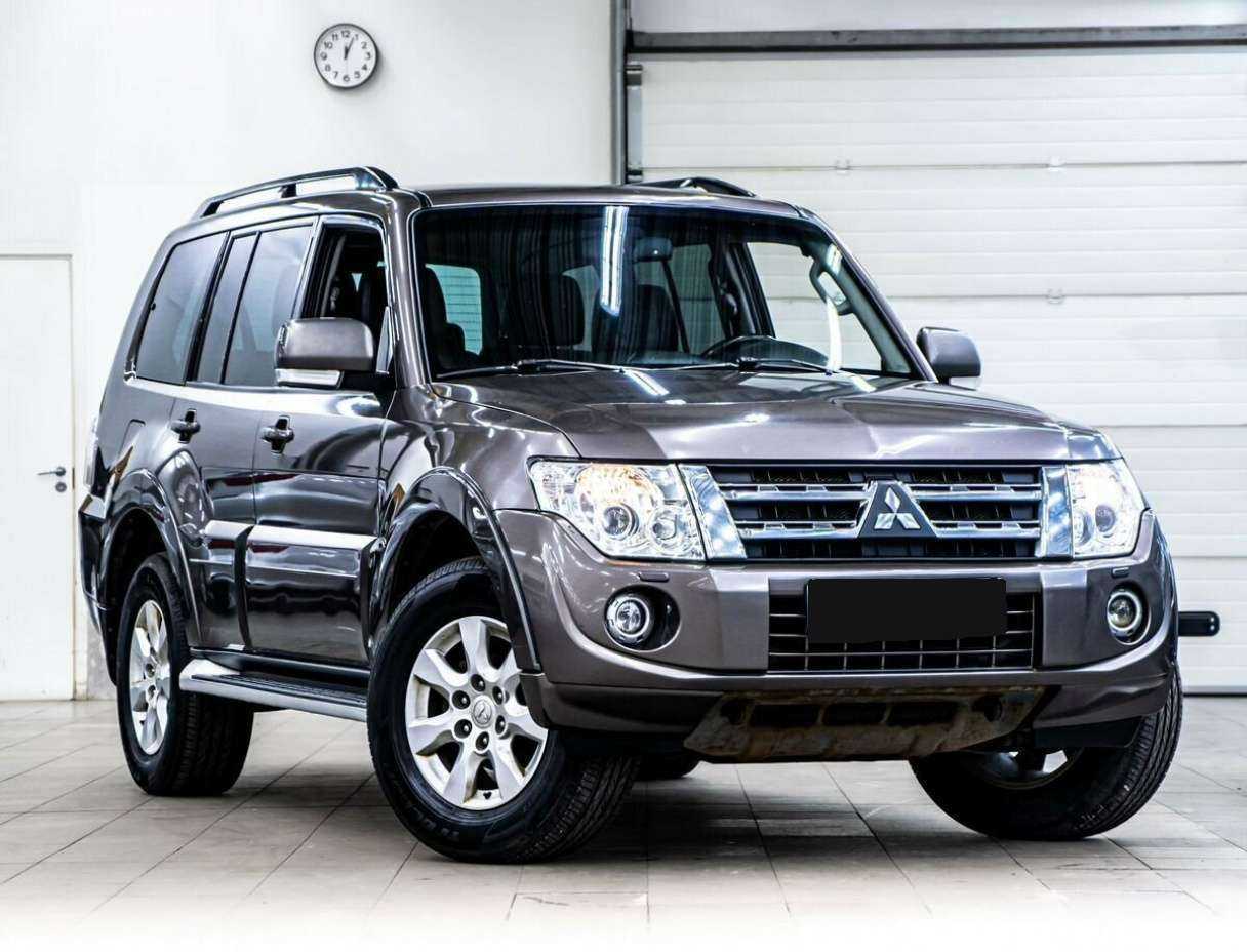 Mitsubishi Pajero с пробегом — 2012 год. Фото: #1