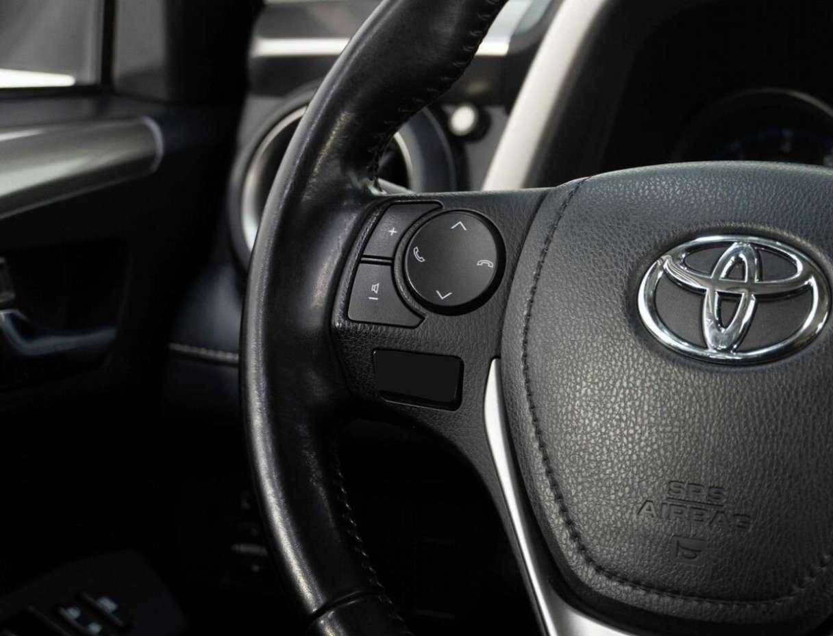 Toyota RAV4 с пробегом — 2018 год. Фото: #13