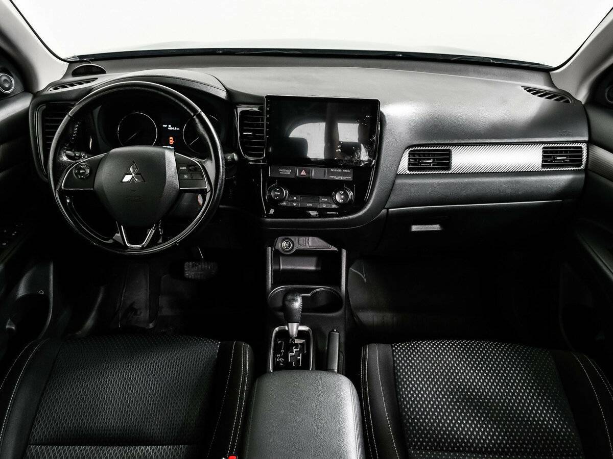 Mitsubishi Outlander с пробегом — 2016 год. Фото: #10